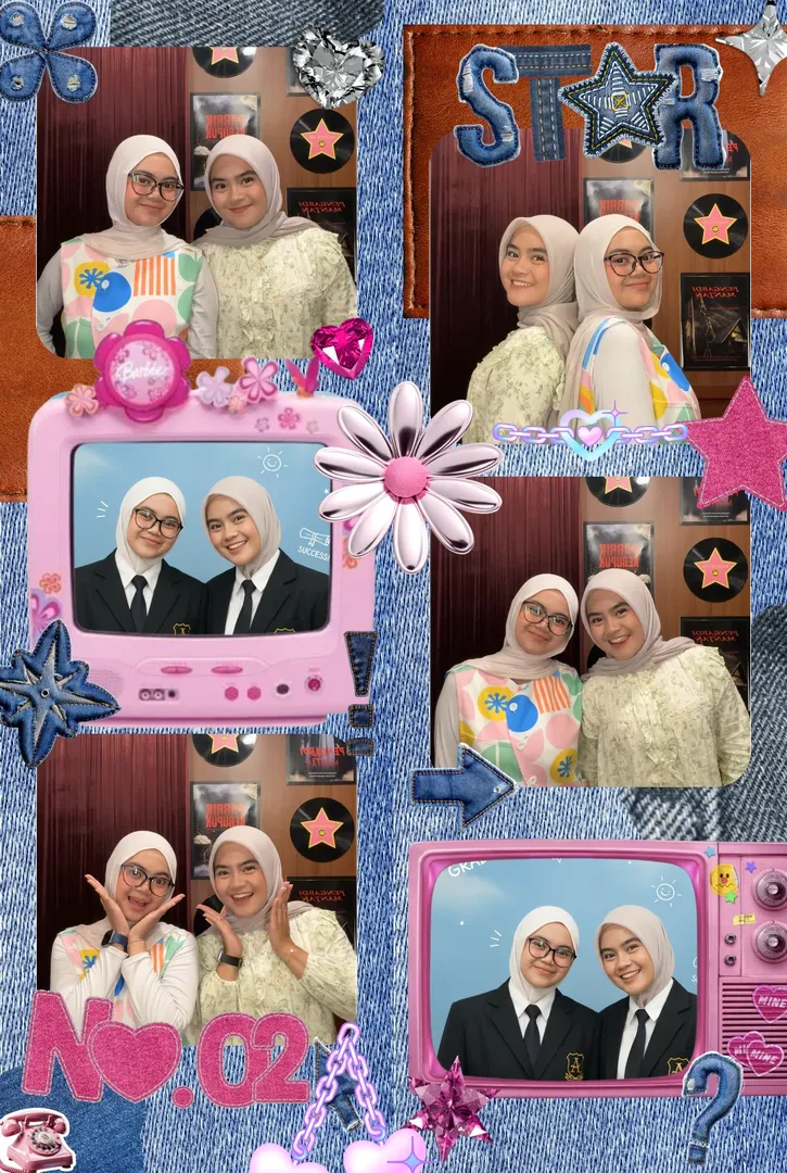 Contoh strip photobooth untuk momen foto tim.