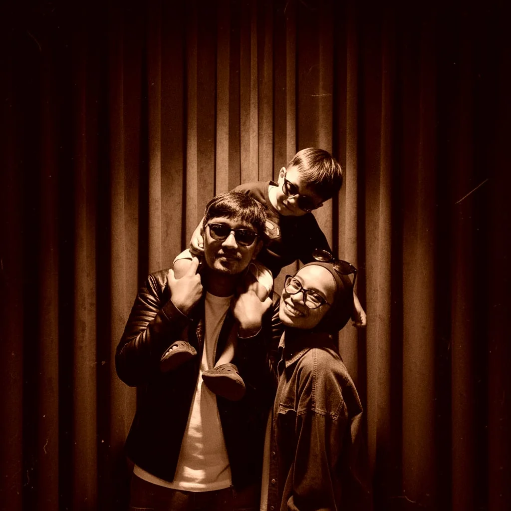 Contoh sebelum dan sesudah hasil AI photobooth.