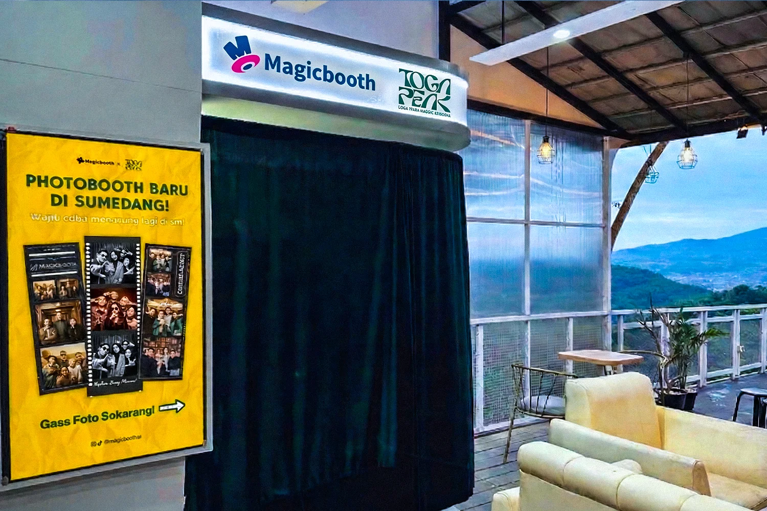 Contoh venue publik yang perlu membaca flow pengunjung sebelum memasang photobooth.